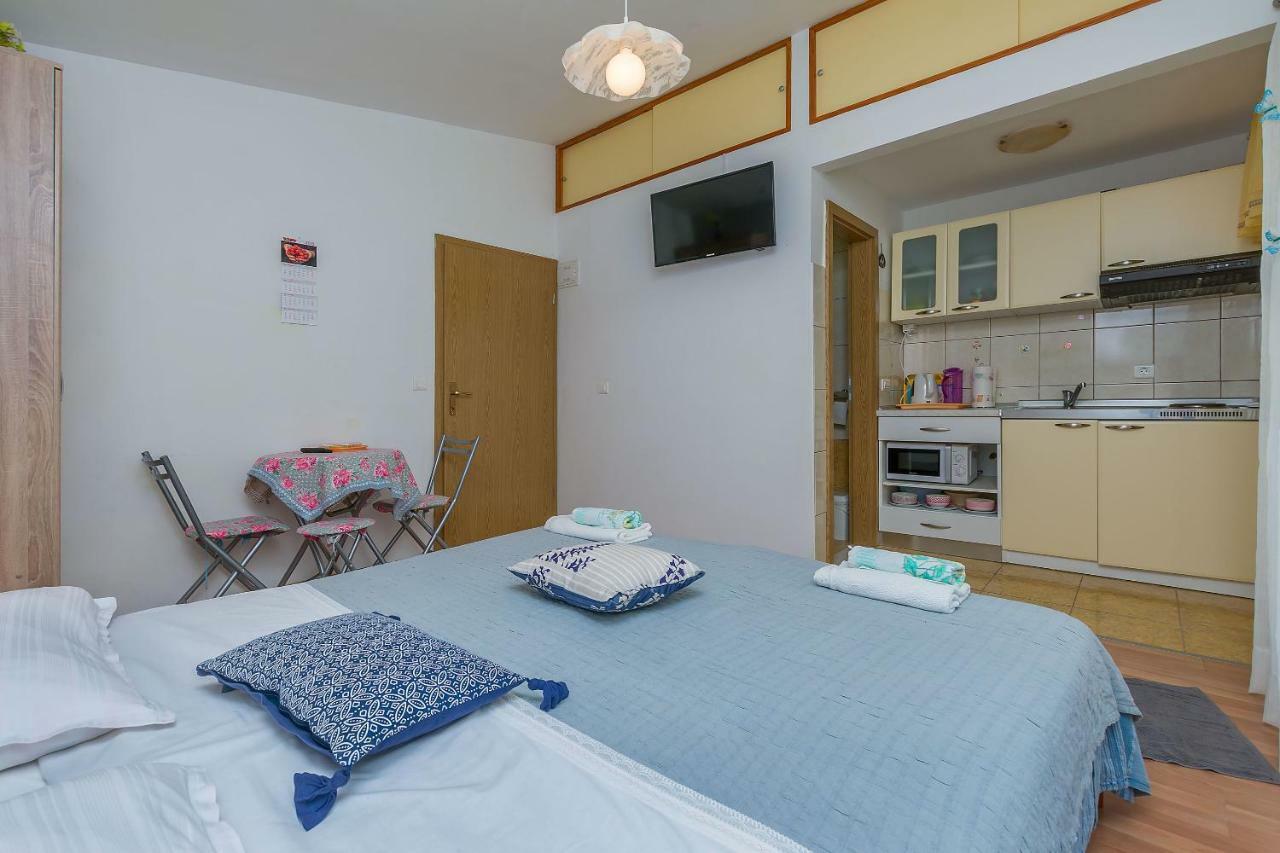 Apartment Ivanka オミシュ エクステリア 写真